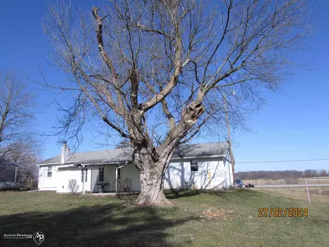 Exterior - 8440 E Bristol #HOUSE & POLE BARN, Davison, MI 48423 photo 3 of 4
