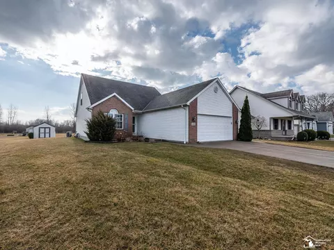 13272 Lighthouse, La Salle, MI 48145