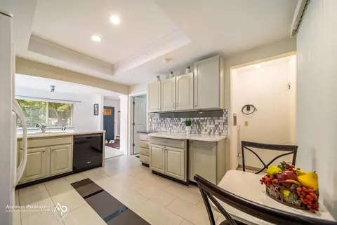 Kitchen - 1238 Anzio, Flint, MI 48507 photo 4 of 6