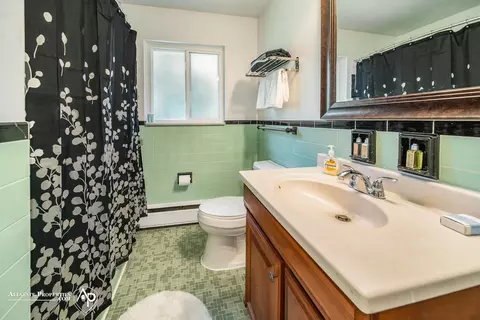 Bath - 1238 Anzio, Flint, MI 48507 photo 2 of 2