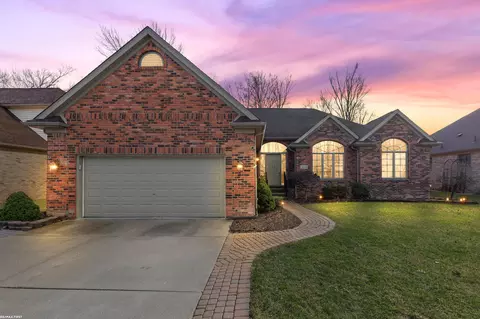 16110 Vista Woods, Clinton Township, MI 48038
