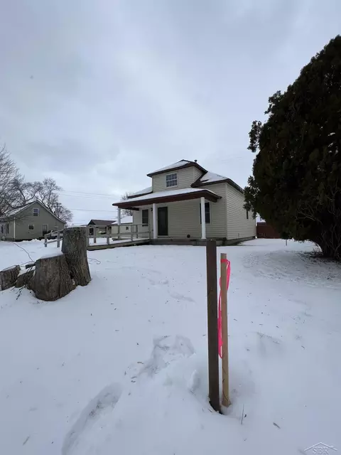 526 S Mercer St, Pinconning, MI 48650