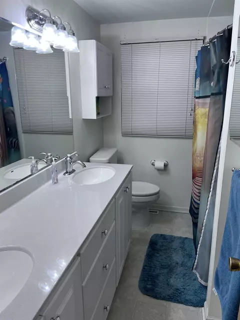Bath - 1090 Cabot, Flint, MI 48532 photo 1 of 2