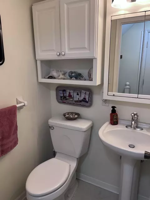 Bath - 1090 Cabot, Flint, MI 48532 photo 2 of 2
