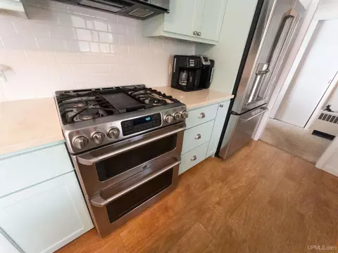 Kitchen - 1632 Sand Pt, Munising, MI 49862 photo 4 of 4