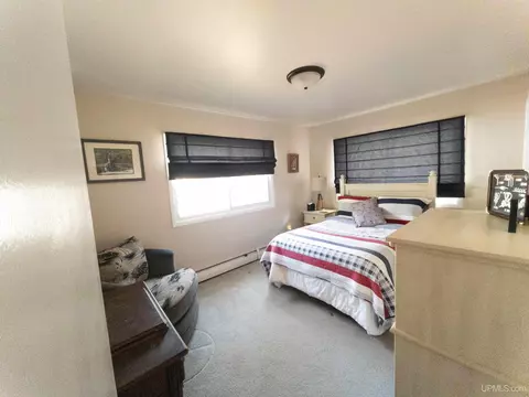 Bedroom - 1632 Sand Pt, Munising, MI 49862 photo 4 of 6