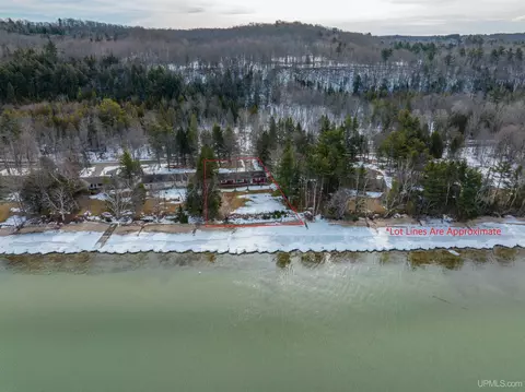 View/Area - 1632 Sand Pt, Munising, MI 49862 photo 4 of 5