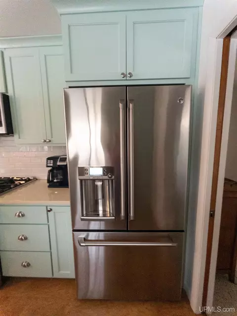 Kitchen - 1632 Sand Pt, Munising, MI 49862 photo 3 of 4