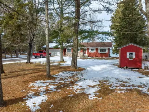 Exterior - 1632 Sand Pt, Munising, MI 49862 photo 2 of 4