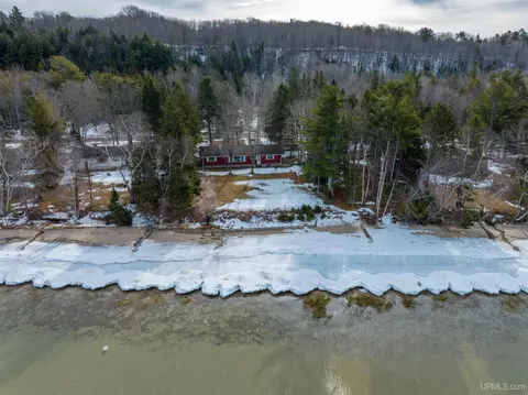 1632 Sand Pt, Munising, MI 49862