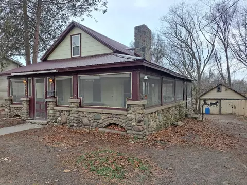 212 W First, Clare, MI 48617