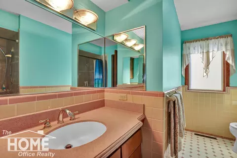 Bath - 820 Riverlane, Owosso, MI 48867 photo 1 of 2