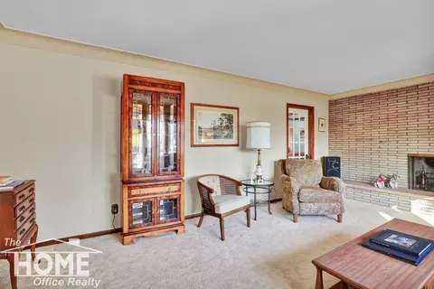 Living - 820 Riverlane, Owosso, MI 48867 photo 4 of 5