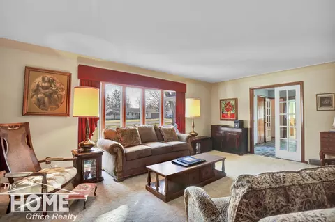 Living - 820 Riverlane, Owosso, MI 48867 photo 5 of 5