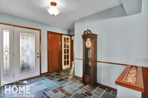 Entry Way - 820 Riverlane, Owosso, MI 48867 photo 2 of 2