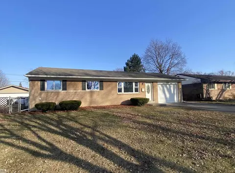 39450 Roslyn, Sterling Heights, MI 48313