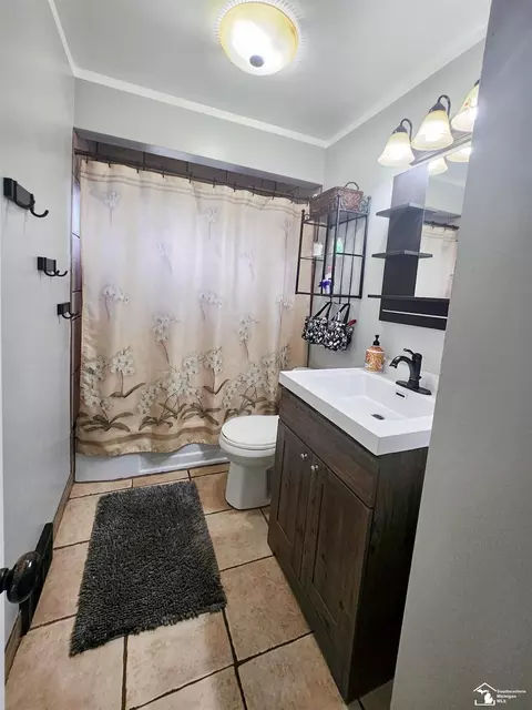 Bath - 516 Donnalee, Monroe, MI 48162 photo 1 of 3