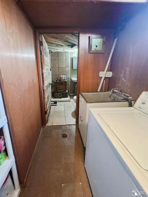 Bath - 516 Donnalee, Monroe, MI 48162 photo 2 of 3