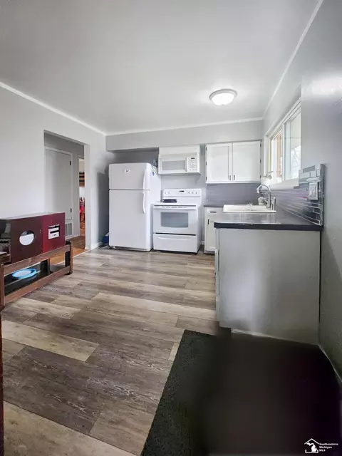 Kitchen - 516 Donnalee, Monroe, MI 48162 photo 1 of 1