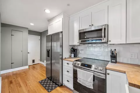 Kitchen - 2209 Hampton, Grosse Pointe Woods, MI 48236 photo 3 of 3