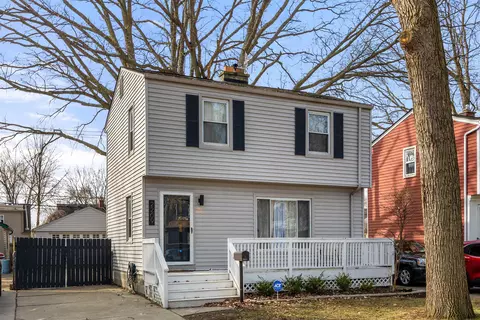 2209 Hampton, Grosse Pointe Woods, MI 48236