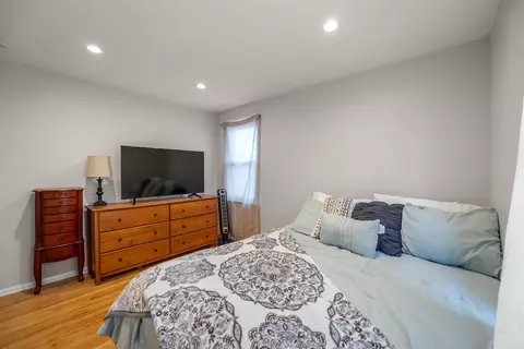 Bedroom - 2209 Hampton, Grosse Pointe Woods, MI 48236 photo 6 of 8