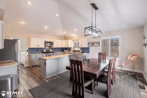 Dining - 8500 Devin, Davison, MI 48423 photo 1 of 2
