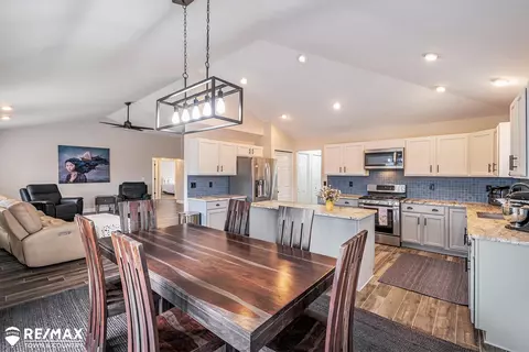 Dining - 8500 Devin, Davison, MI 48423 photo 2 of 2