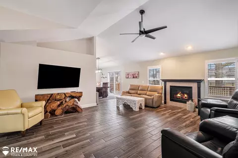 Living - 8500 Devin, Davison, MI 48423 photo 4 of 6