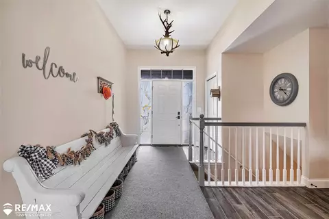 Entry Way - 8500 Devin, Davison, MI 48423 photo 1 of 2