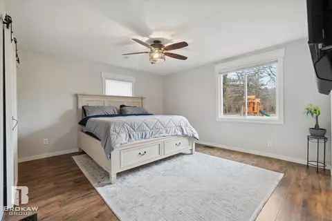 Bedroom - 10177 E Coldwater, Davison, MI 48423 photo 4 of 10