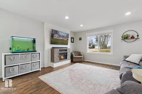 Living - 10177 E Coldwater, Davison, MI 48423 photo 1 of 3