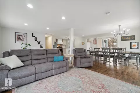 Living - 10177 E Coldwater, Davison, MI 48423 photo 3 of 3