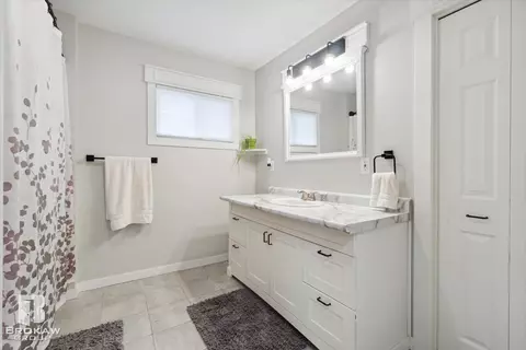 Bath - 10177 E Coldwater, Davison, MI 48423 photo 2 of 4