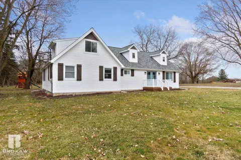 Exterior - 10177 E Coldwater, Davison, MI 48423 photo 2 of 16