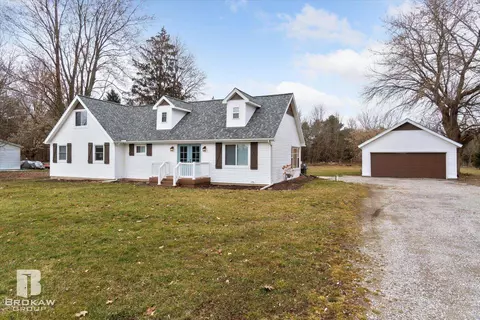 Exterior - 10177 E Coldwater, Davison, MI 48423 photo 4 of 16