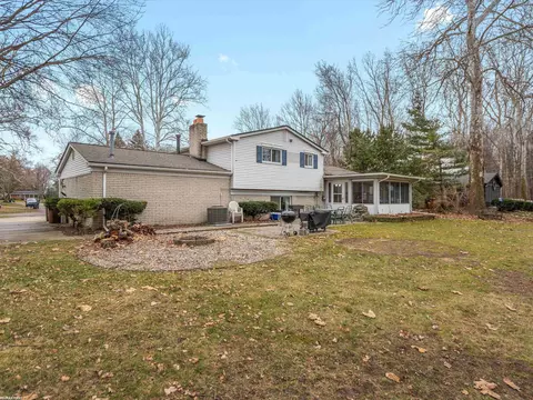 Exterior - 46347 Franks, Shelby Township, MI 48315 photo 7 of 9