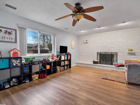 Living - 46347 Franks, Shelby Township, MI 48315 photo 3 of 4