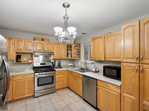 Kitchen - 46347 Franks, Shelby Township, MI 48315 photo 2 of 2