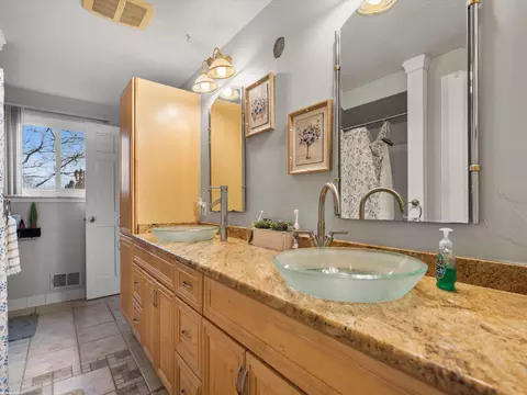Bath - 46347 Franks, Shelby Township, MI 48315 photo 1 of 2