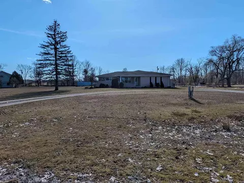 35980 Pratt Rd, Memphis, MI 48041