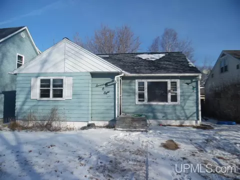 1708 S 8th, Escanaba, MI 49829
