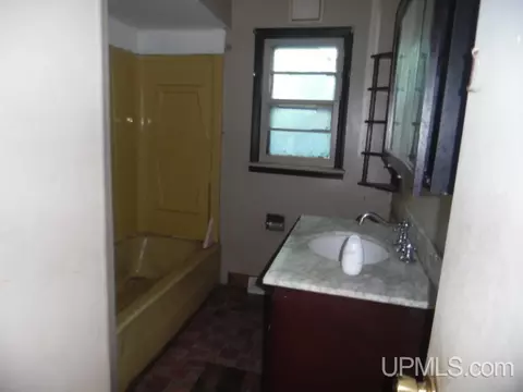 Bath - 1708 S 8th, Escanaba, MI 49829 photo 1 of 1