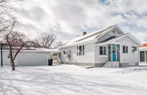 1417 W Hughitt, Iron Mountain, MI 49801