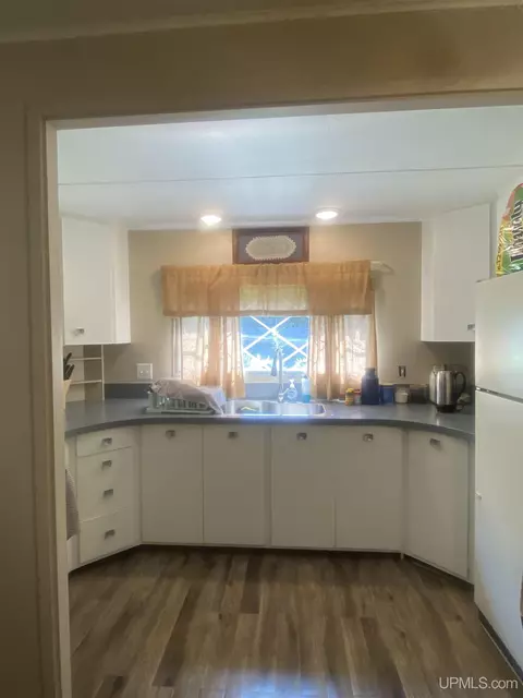 6530 Crossover, Munising, MI 49862 photo 5