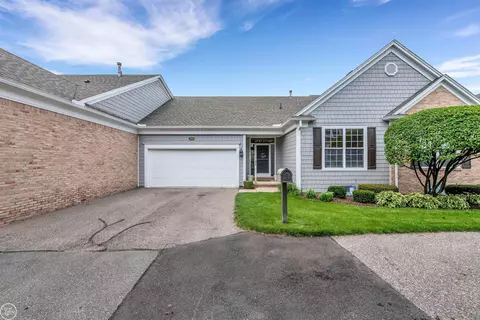 3003 Harbor Pl, Saint Clair Shores, MI 48080