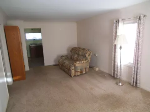 Living - 511 Braddock, Bay City, MI 48708 photo 2 of 2