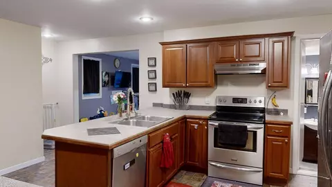 Kitchen - 1137 Mildred, Flushing, MI 48433 photo 3 of 5