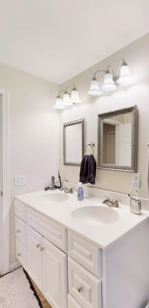 Bath - 1137 Mildred, Flushing, MI 48433 photo 1 of 1