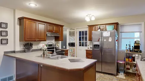 Kitchen - 1137 Mildred, Flushing, MI 48433 photo 2 of 5